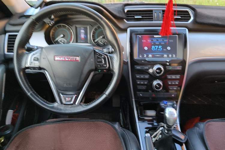 Used Haval H2 2014 1.5T Manual Two-Wheel Drive Elite Edition Center Console