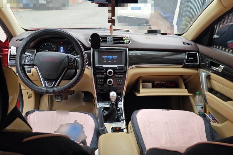 Used Haval H2 2014 1.5T Manual Two-Wheel Drive Elite Edition Center Console