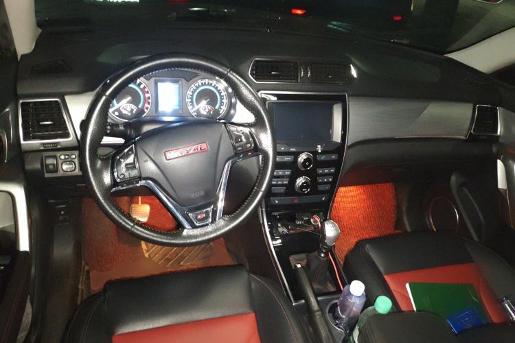 Used Haval H2 2014 1.5T Manual Two-Wheel Drive Prestige Edition Center Console