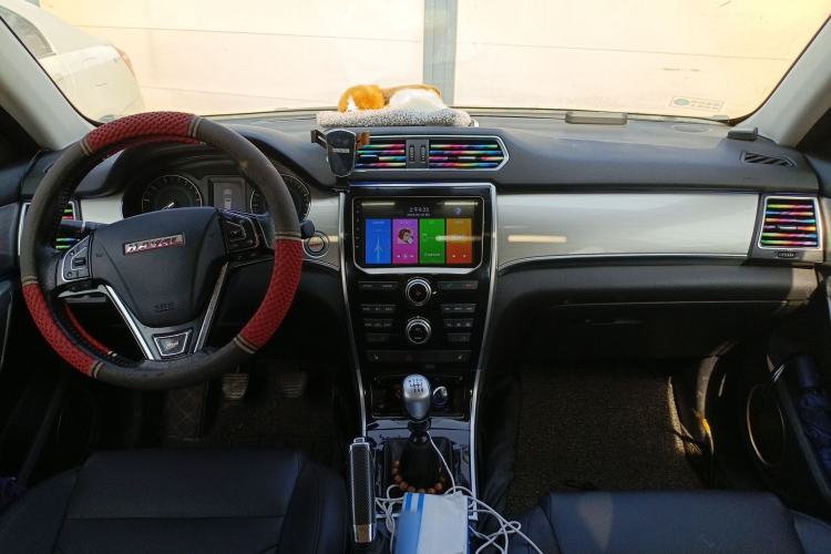 Used Haval H2 2014 1.5T Manual Two-Wheel Drive Prestige Edition Center Console