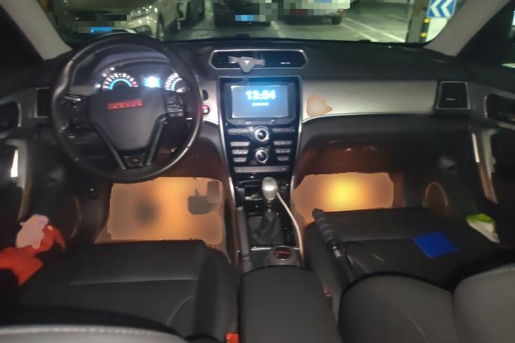 Used Haval H2 2014 1.5T Manual Two-Wheel Drive Elite Edition Center Console