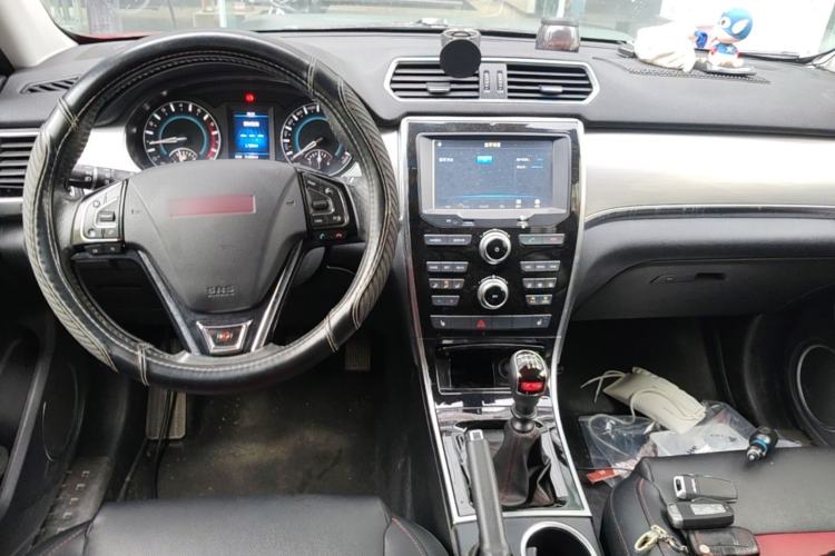 Used Haval H2 2014 1.5T Manual Two-Wheel Drive Elite Edition Center Console