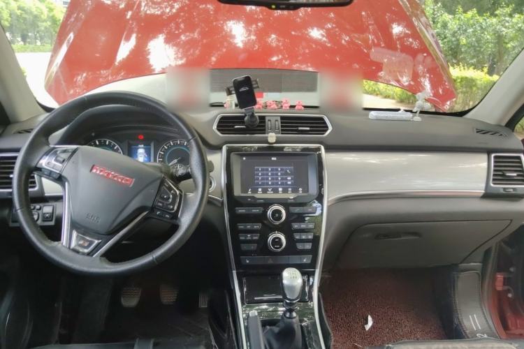 Used Haval H2 2014 1.5T Manual Two-Wheel Drive Prestige Edition Center Console