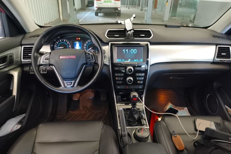 Used Haval H2 2014 1.5T Manual Two-Wheel Drive Elite Edition Center Console