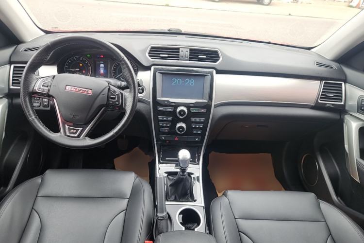 Used Haval H2 2014 1.5T Manual Two-Wheel Drive Elite Edition Center Console