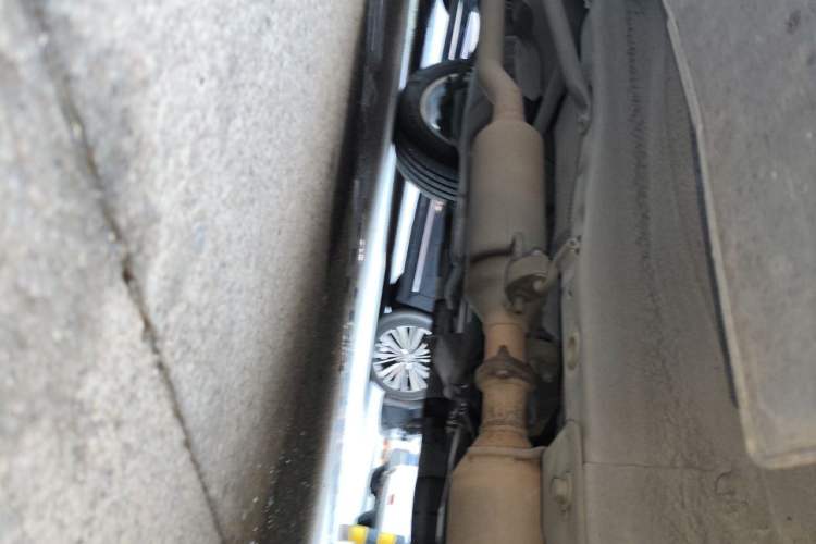 Used Haval H2 2014 1.5T Manual Two-Wheel Drive Elite Edition Chassis Front Right