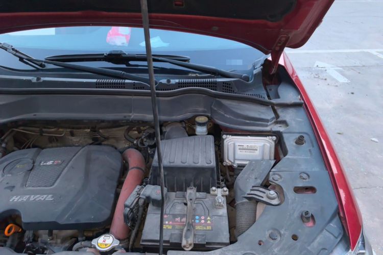 Used Haval H2 2014 1.5T Manual Two-Wheel Drive Prestige Edition Engine Bay Left
