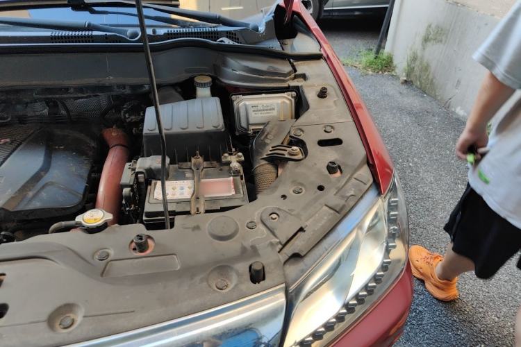 Used Haval H2 2014 1.5T Manual Two-Wheel Drive Elite Edition Engine Bay Left