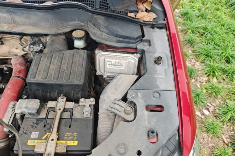 Used Haval H2 2014 1.5T Manual Two-Wheel Drive Elite Edition Engine Bay Left