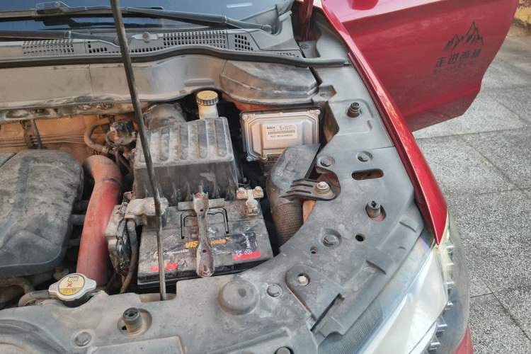Used Haval H2 2014 1.5T Manual Two-Wheel Drive Elite Edition Engine Bay Left