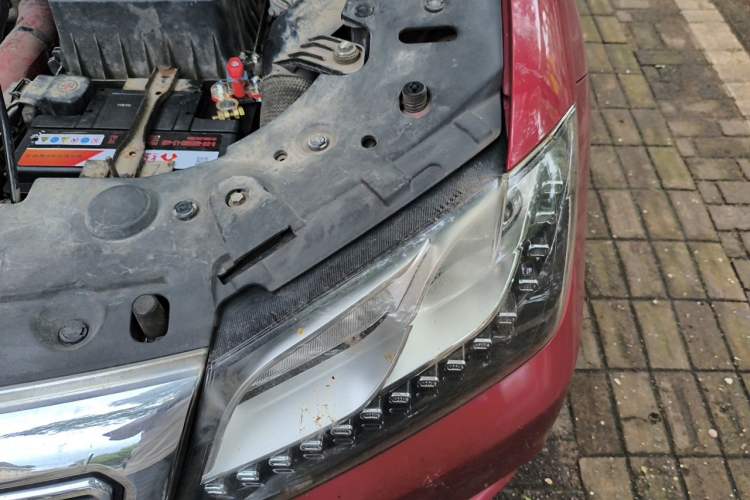 Used Haval H2 2014 1.5T Manual Two-Wheel Drive Elite Edition Engine Bay Left