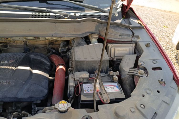 Used Haval H2 2014 1.5T Manual Two-Wheel Drive Prestige Edition Engine Bay Left