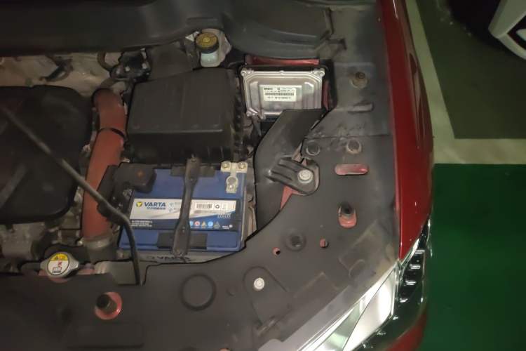 Used Haval H2 2014 1.5T Manual Two-Wheel Drive Elite Edition Engine Bay Left