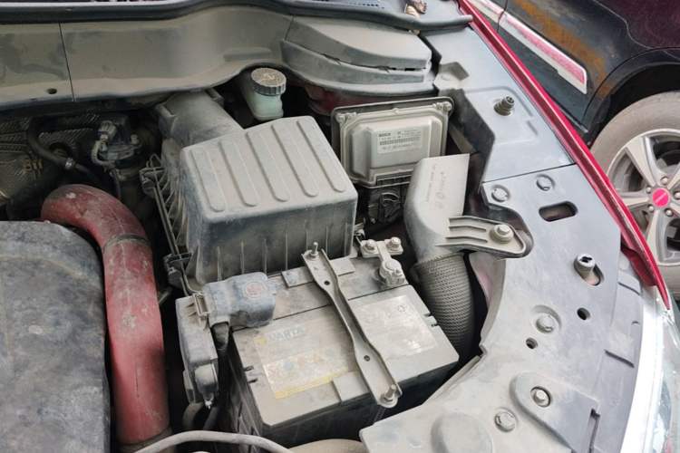 Used Haval H2 2014 1.5T Manual Two-Wheel Drive Elite Edition Engine Bay Left