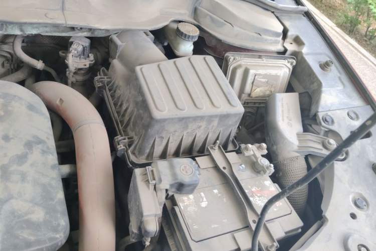 Used Haval H2 2014 1.5T Manual Two-Wheel Drive Prestige Edition Engine Bay Left