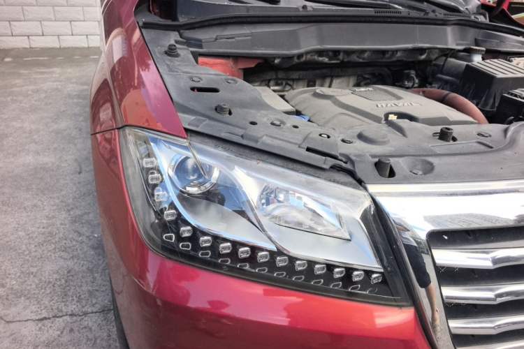 Used Haval H2 2014 1.5T Manual Two-Wheel Drive Elite Edition Engine Bay Right