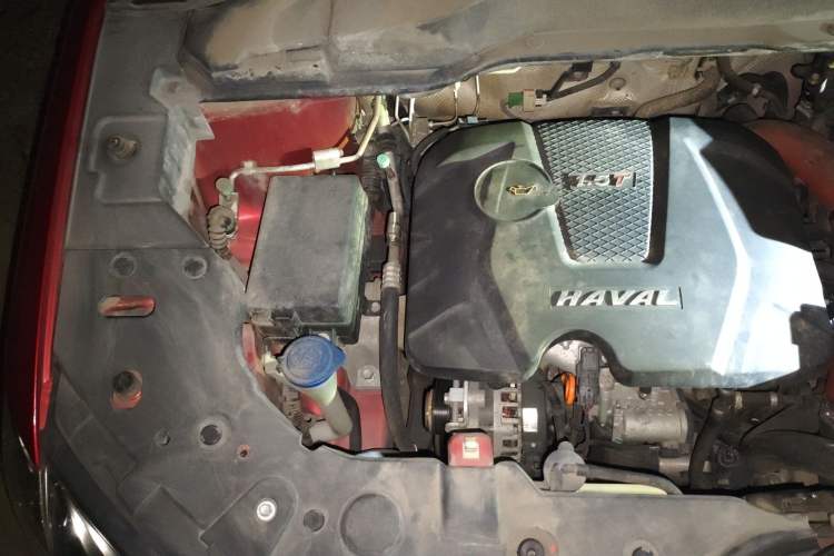 Used Haval H2 2014 1.5T Manual Two-Wheel Drive Prestige Edition Engine Bay Right
