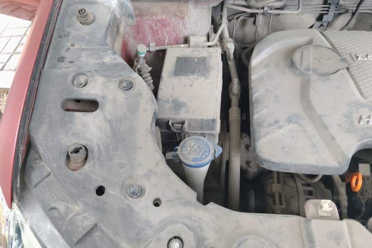Used Haval H2 2014 1.5T Manual Two-Wheel Drive Prestige Edition Engine Bay Right