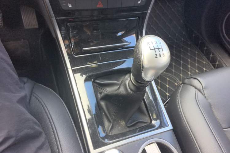 Used Haval H2 2014 1.5T Manual Two-Wheel Drive Elite Edition Gear Lever