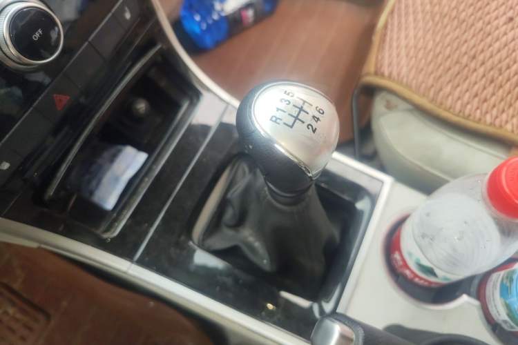 Used Haval H2 2014 1.5T Manual Two-Wheel Drive Elite Edition Gear Lever