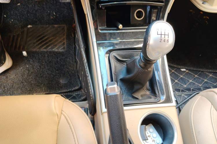 Used Haval H2 2014 1.5T Manual Two-Wheel Drive Elite Edition Gear Lever