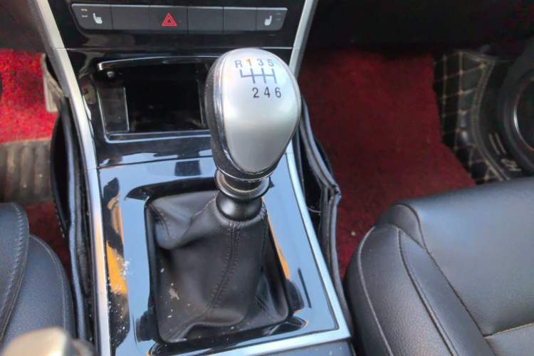 Used Haval H2 2014 1.5T Manual Two-Wheel Drive Prestige Edition Gear Lever