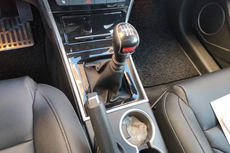 Used Haval H2 2014 1.5T Manual Two-Wheel Drive Elite Edition Gear Lever