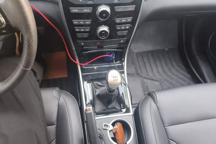 Used Haval H2 2014 1.5T Manual Two-Wheel Drive Prestige Edition Gear Lever