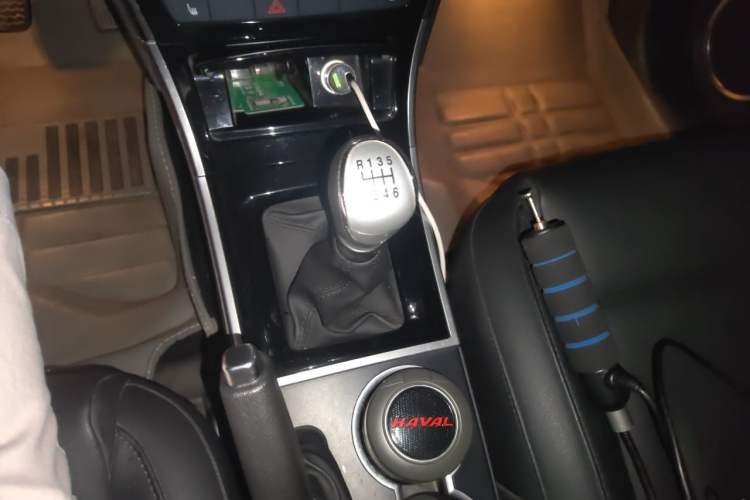 Used Haval H2 2014 1.5T Manual Two-Wheel Drive Elite Edition Gear Lever