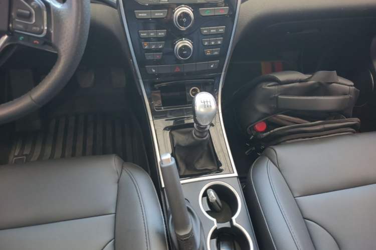 Used Haval H2 2014 1.5T Manual Two-Wheel Drive Elite Edition Gear Lever