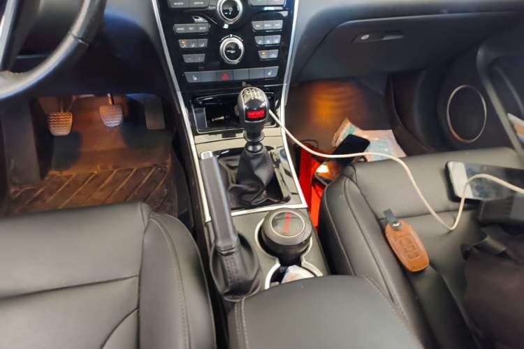 Used Haval H2 2014 1.5T Manual Two-Wheel Drive Elite Edition Gear Lever