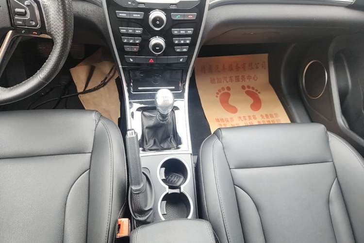 Used Haval H2 2014 1.5T Manual Two-Wheel Drive Elite Edition Gear Lever