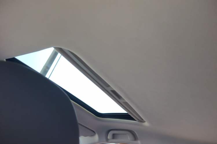 Used Haval H2 2014 1.5T Manual Two-Wheel Drive Elite Edition Headliner