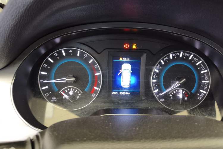 Used Haval H2 2014 1.5T Manual Two-Wheel Drive Elite Edition Instrument Cluster