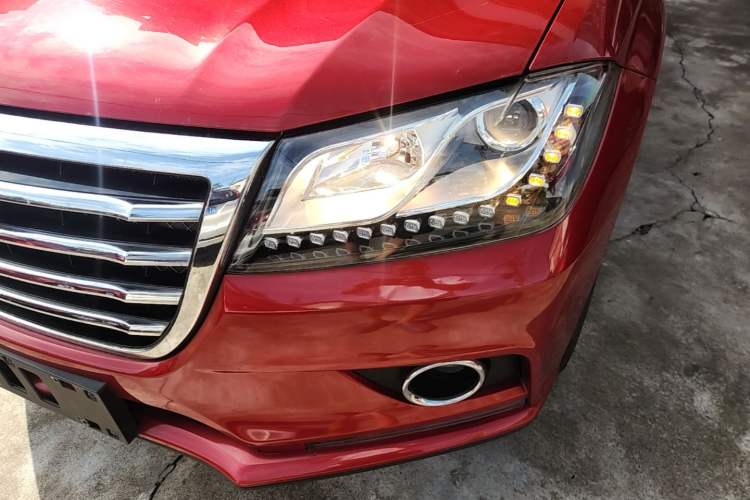 Used Haval H2 2014 1.5T Manual Two-Wheel Drive Elite Edition Left Front Headlight