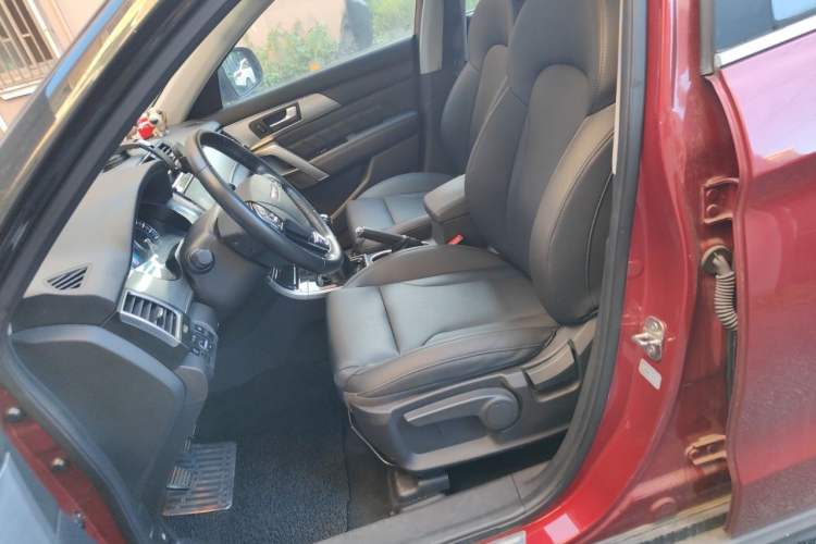 Used Haval H2 2014 1.5T Manual Two-Wheel Drive Elite Edition Left Front Seat
