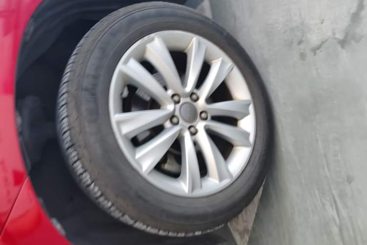 Used Haval H2 2014 1.5T Manual Two-Wheel Drive Elite Edition Left Front Wheel Hub