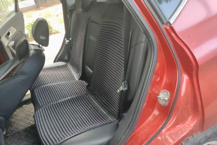 Used Haval H2 2014 1.5T Manual Two-Wheel Drive Prestige Edition Left Rear Seat