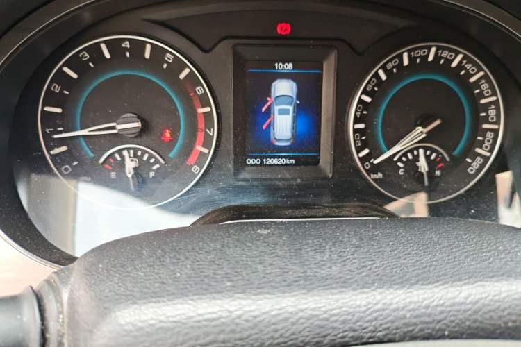 Used Haval H2 2014 1.5T Manual Two-Wheel Drive Elite Edition Odometer Close Up