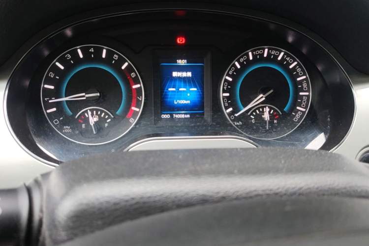Used Haval H2 2014 1.5T Manual Two-Wheel Drive Elite Edition Odometer Close Up