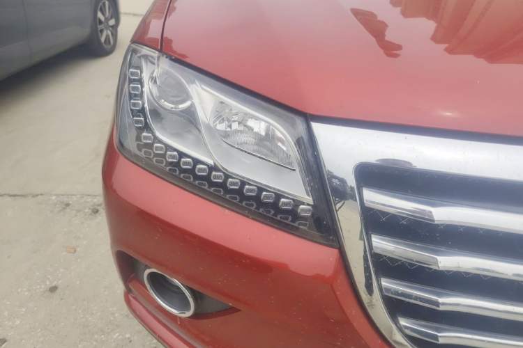 Used Haval H2 2014 1.5T Manual Two-Wheel Drive Elite Edition Right Front Headlight