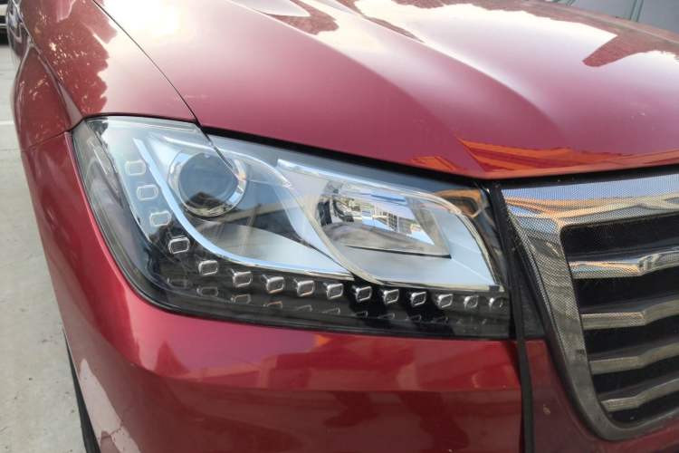 Used Haval H2 2014 1.5T Manual Two-Wheel Drive Prestige Edition Right Front Headlight