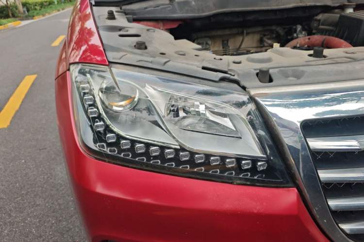 Used Haval H2 2014 1.5T Manual Two-Wheel Drive Elite Edition Right Front Headlight
