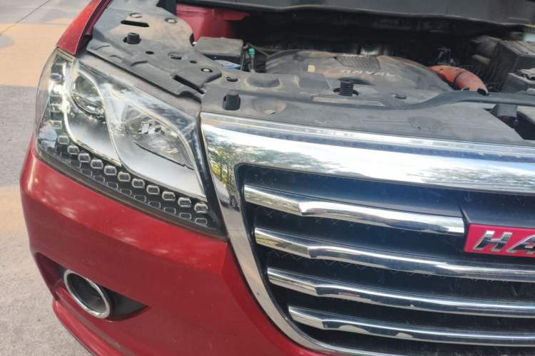 Used Haval H2 2014 1.5T Manual Two-Wheel Drive Prestige Edition Right Front Headlight