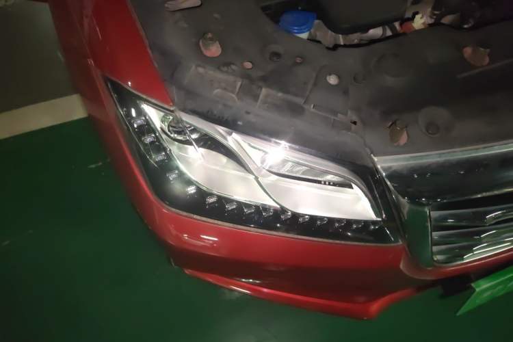 Used Haval H2 2014 1.5T Manual Two-Wheel Drive Elite Edition Right Front Headlight
