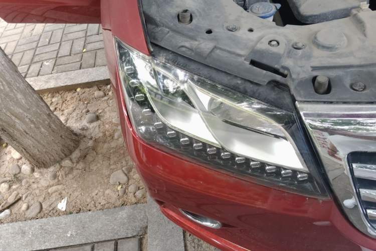 Used Haval H2 2014 1.5T Manual Two-Wheel Drive Prestige Edition Right Front Headlight