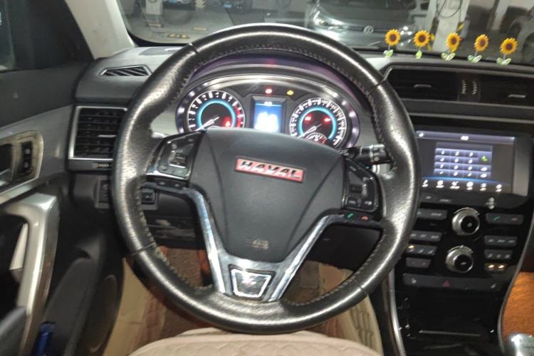 Used Haval H2 2014 1.5T Manual Two-Wheel Drive Elite Edition Steering Wheel