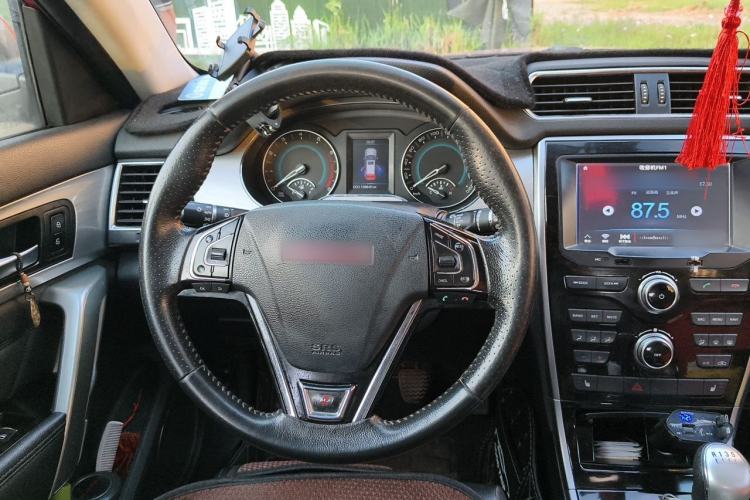 Used Haval H2 2014 1.5T Manual Two-Wheel Drive Elite Edition Steering Wheel