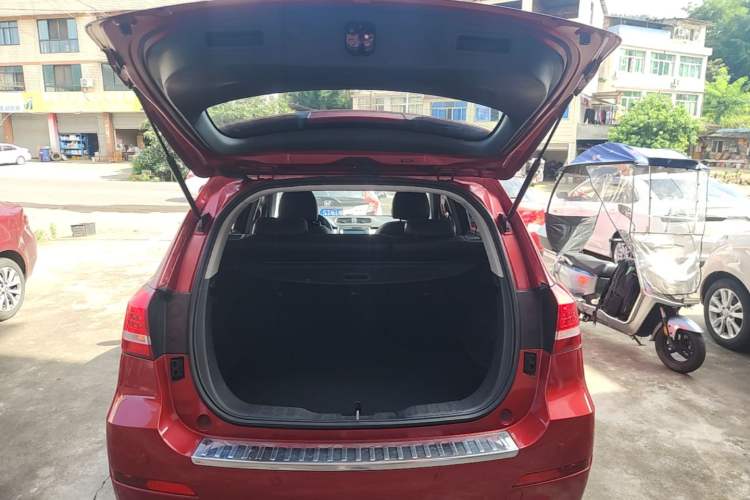 Used Haval H2 2014 1.5T Manual Two-Wheel Drive Elite Edition Trunk