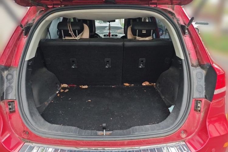 Used Haval H2 2014 1.5T Manual Two-Wheel Drive Elite Edition Trunk